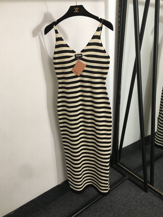Style No. 20253738 Miumi* New collar logo embroidery hip-wrapped striped knitted