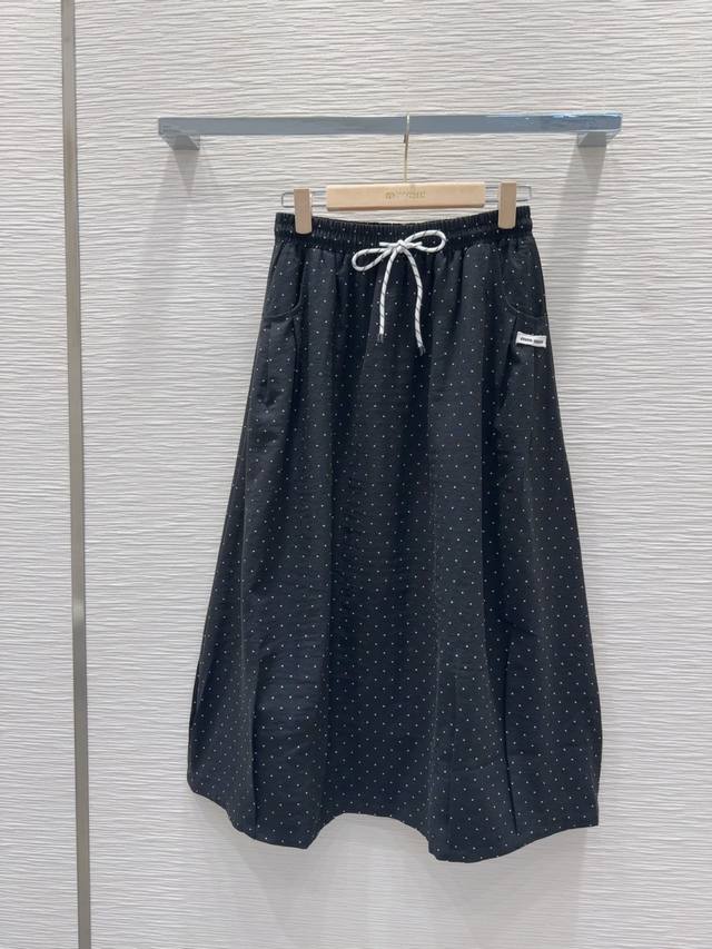 Miu Mi*2025Ss hot-selling recommendation skirt is classic and stylish, and can b