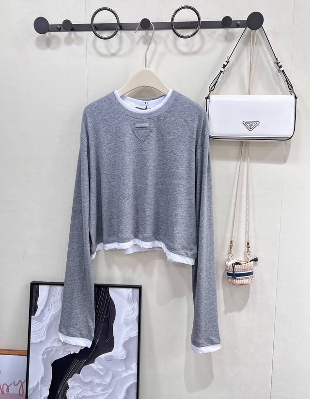 Prada's new turtledove grey triangle label fake two-piece contrasting color shor