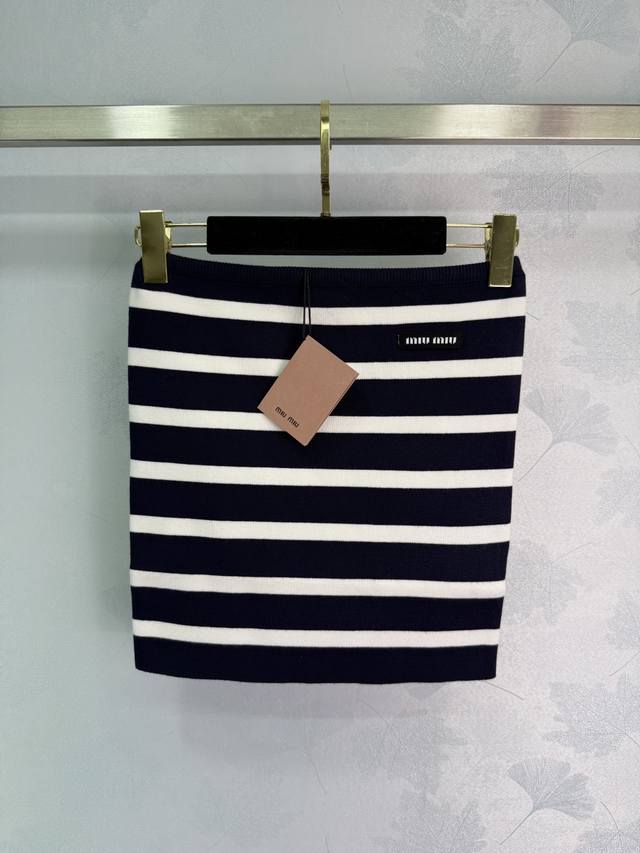 Miu* striped knitted tube top, classic striped design with brand logo. Comfortab