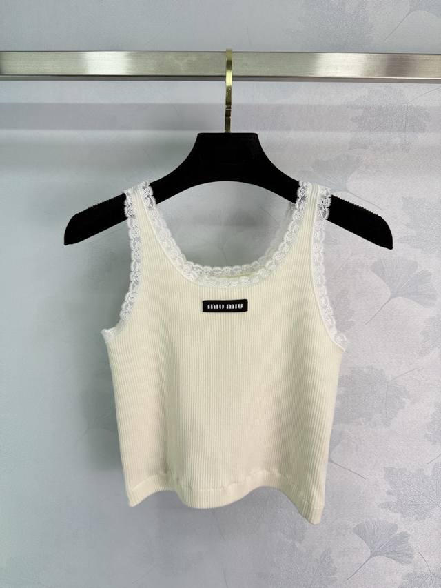 Miu*2025 spring and summer new lace-trimmed knitted vest, off-white, lace stitch