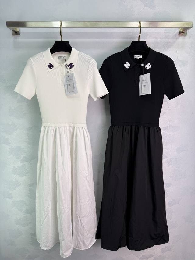 Chane*Double C-neck dress, available in white and black, with a slim waist desig