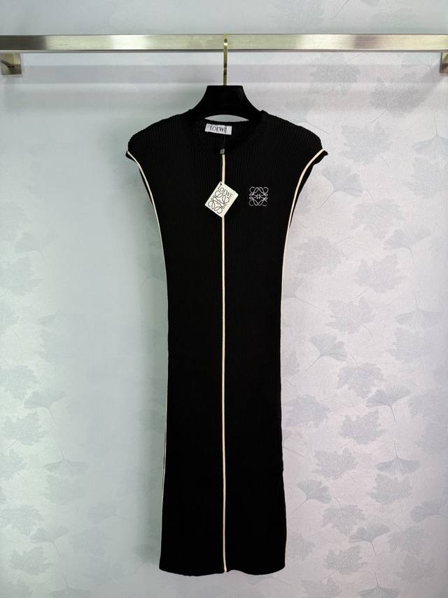 Loew* knitted dress, black as the main color with white stripes, simple and eleg