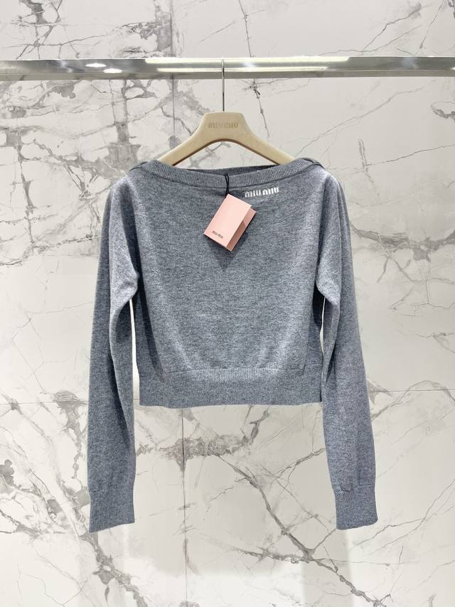 Miaojia's new wool sweater for early spring, . Made of wool, it is super soft an