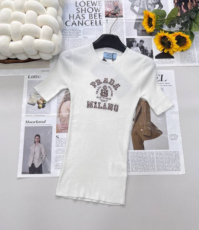 Prada short-sleeved sweater with classic logo intarsia on chest This slim-fittin