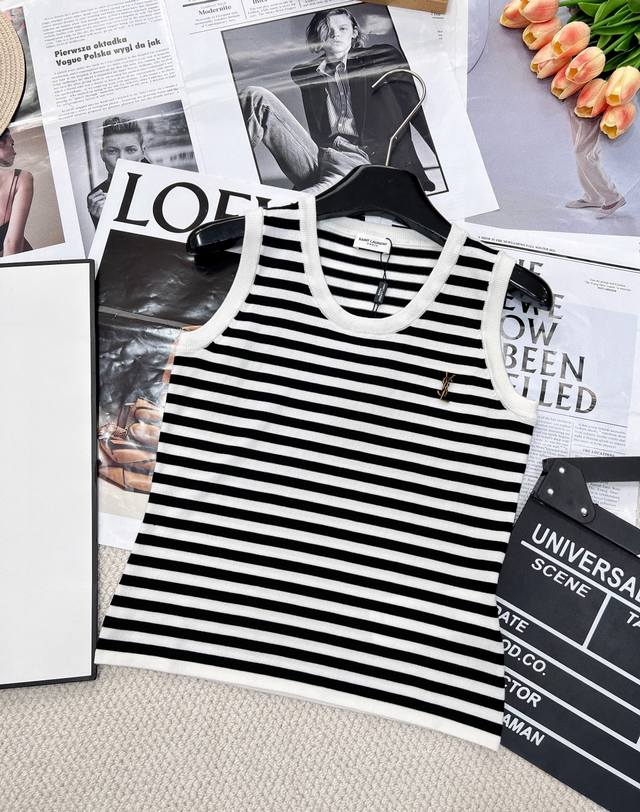 Ysl striped letter logo brooch sleeveless vest A vest that combines comfort and