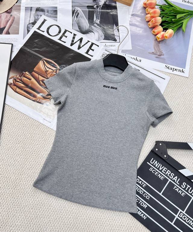 Miumi* 25Ss new spring and summer grey short-sleeved T-shirt with embroidered le