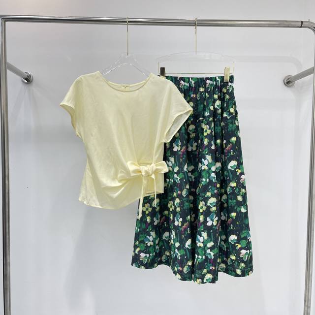 New fashion top print skirt suit, elegant lady suit! Fitted version, very good l