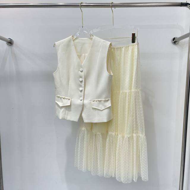 New vest mesh skirt suit, a lady's workplace capable and stylish, super beautifu