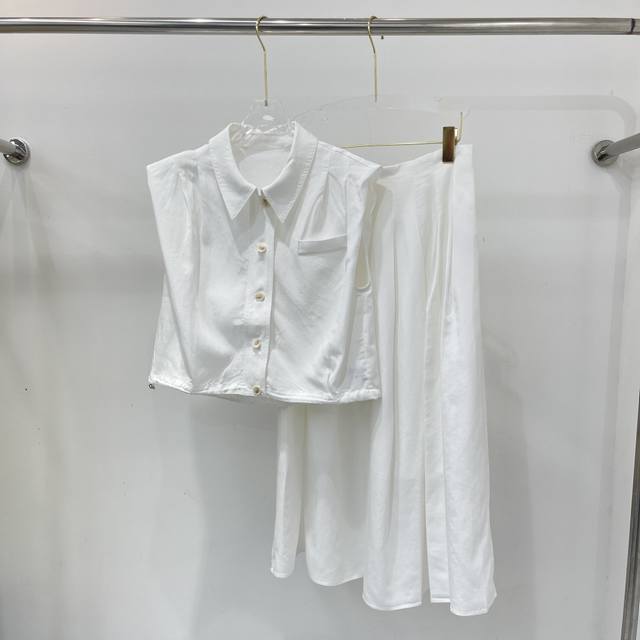 New elegant suit, romantic and moving, made of imported Tencel fabric, fashionab