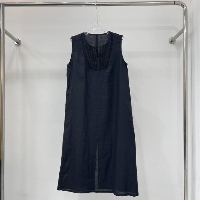 New fashion dress, made of imported linen fabric, with beaded neckline design, f