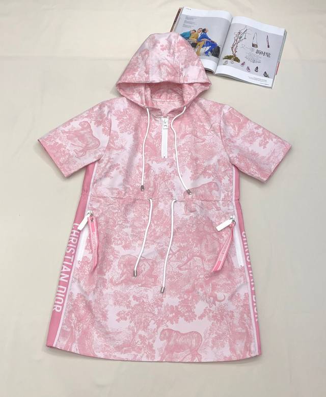 Ior*2025 new style hooded short-sleeved dress pink animal jacquard fabric side r