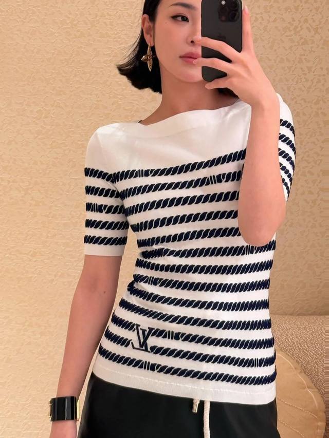 P] New [P]! Latest L 25New striped one-shoulder knit top. Size: Sml. .