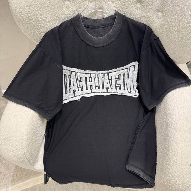 Balenciaga Balenciaga patch letter distressed short sleeves Made of 100% cotton,