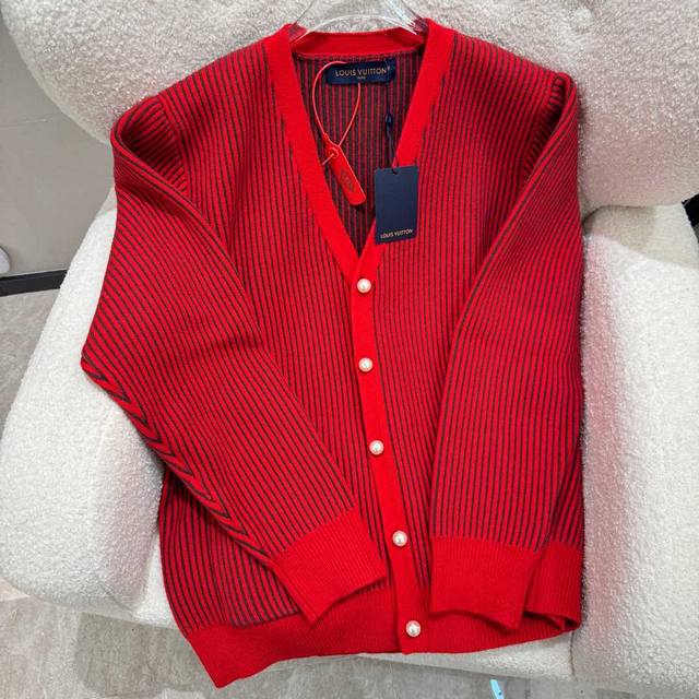 Louis Vuitton Louis Vuitt* Fall Collection 1V x Park Seo Bo wool cardigan This c