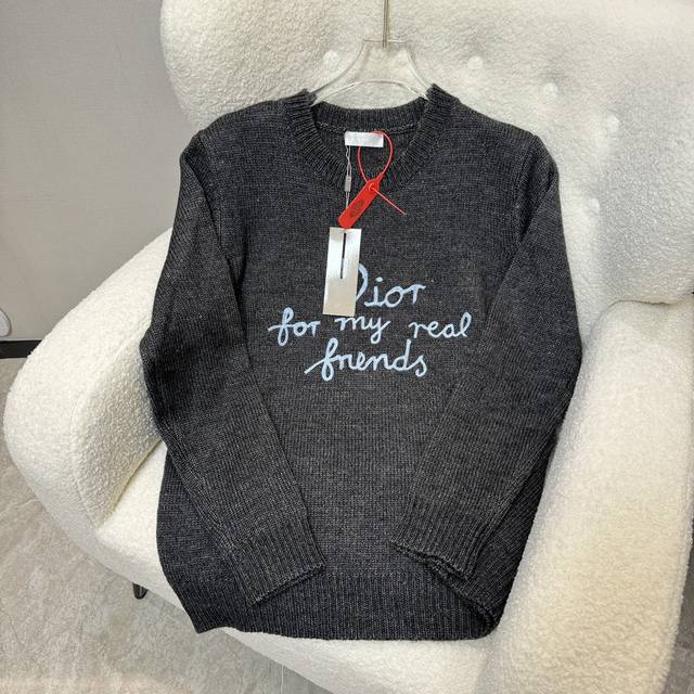 Dior Fw autumn and winter new knitted pullover The chest is decorated with the "