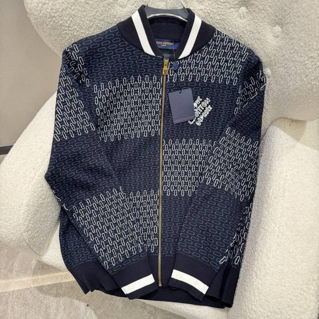 Louis Vuitton 24Ss new quilted cotton knitted bomber jacket is a large size. Der