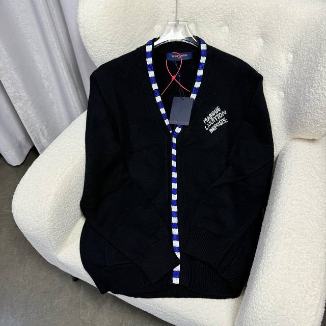 Louis Vuitton 1V* New autumn and winter simple collar knitted cardigan Classic a