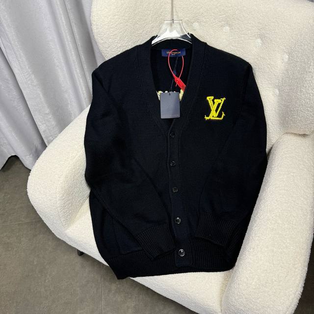 Louis Vuitton 1*V new autumn and winter knitted jacket with large chest logo let