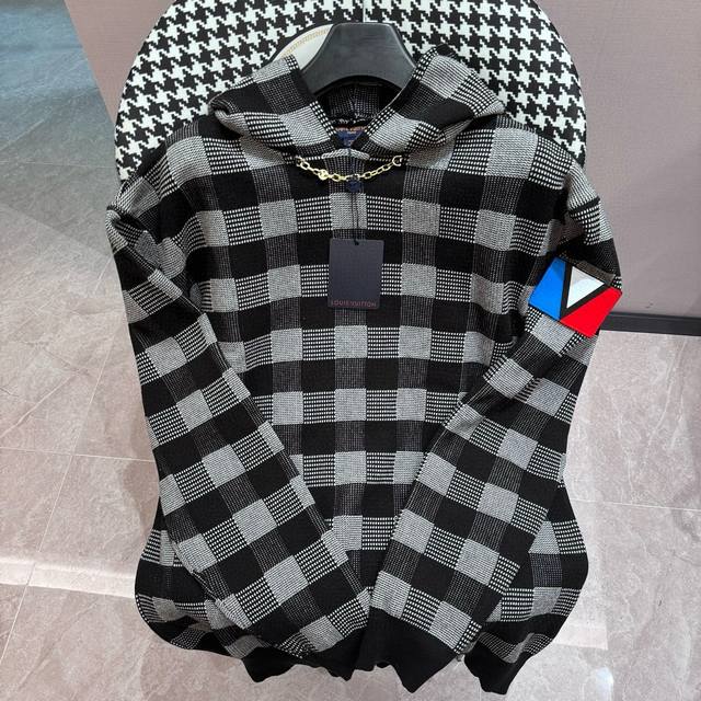 Louis Vuitton 24* Spring hooded knitted sweatshirt Unique black and white square