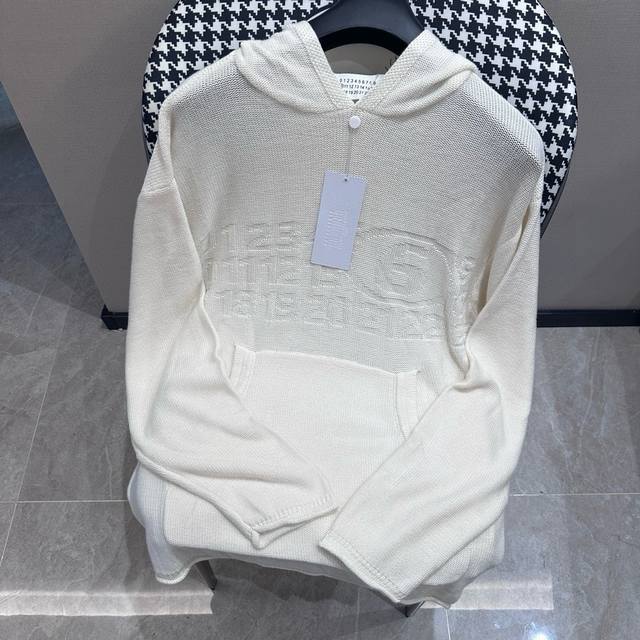 Margiela Margiela Mm6 A must-have hooded sweater A new streetwear sweater for ea