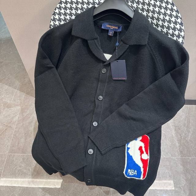 Louis Vuitton Sweaters are one of the hottest items in autumn and winter. They a