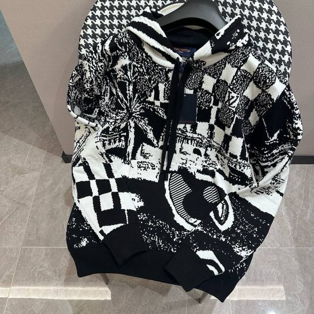 Louis Vuitton 1*V24 new autumn and winter men's hooded sweater The advantages of