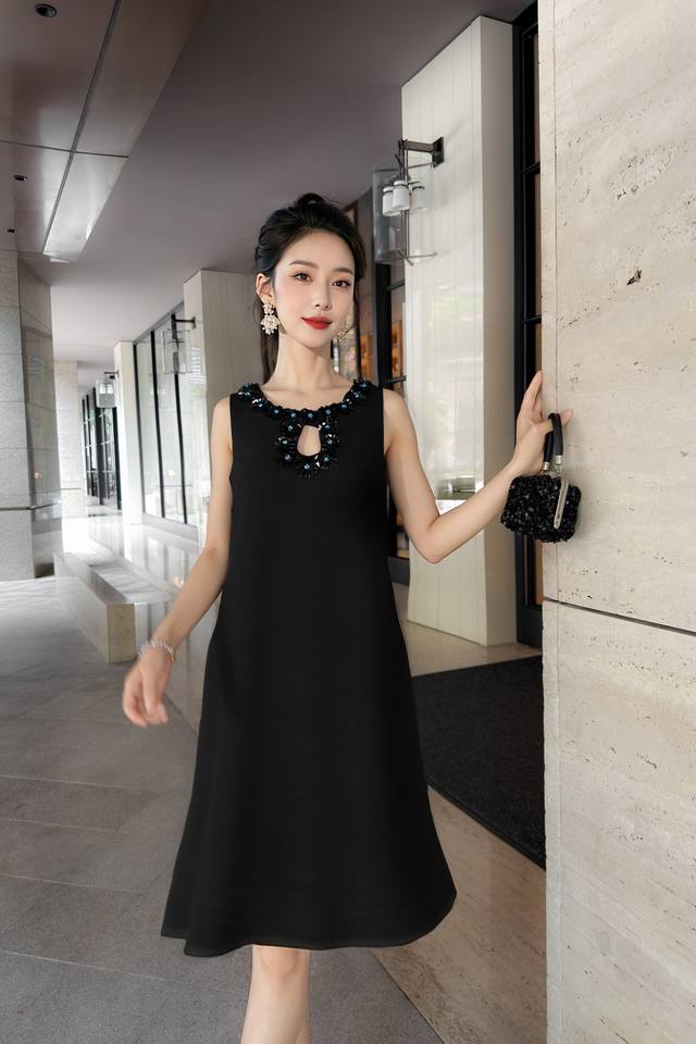 dress new spring and summer style, French design heavy beaded sleeveless dress s