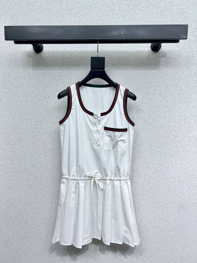 G's sleeveless dress is fashionable, low-key, elegant and luxurious! The style i