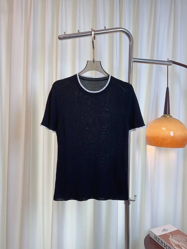 New slim-fit contrasting short-sleeved top from Or'er** Custom-made woven Tencel