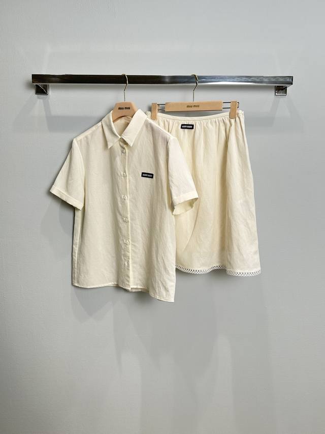 25Ss New in early spring! Off-white shirt + skirt set, the top and skirt are des