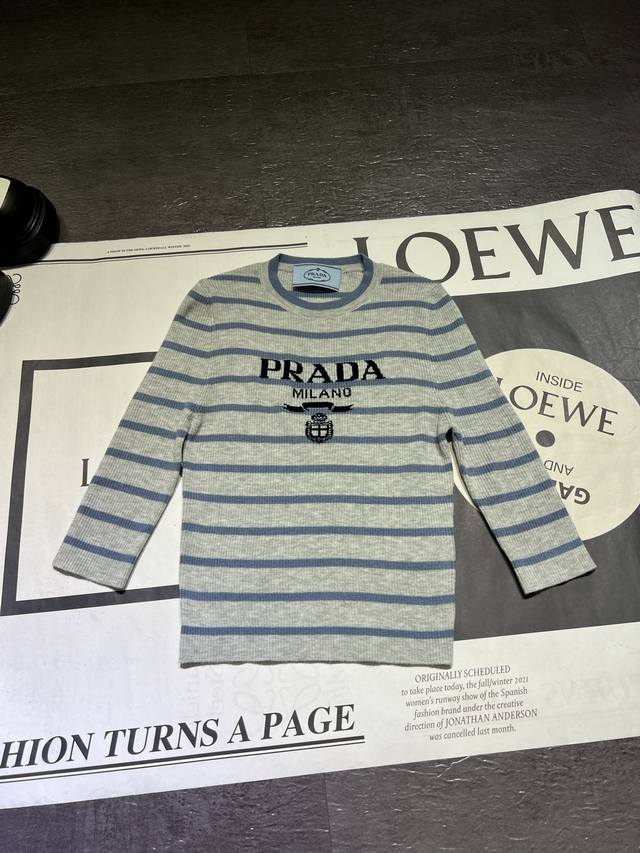 Pp Prad**Prada's new women's striped short three-quarter sleeve sweater is out,