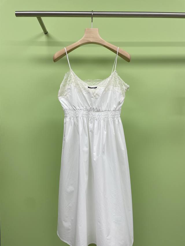Miumiu2025 lace patchwork waist suspender dress, a very beautiful dress, full of
