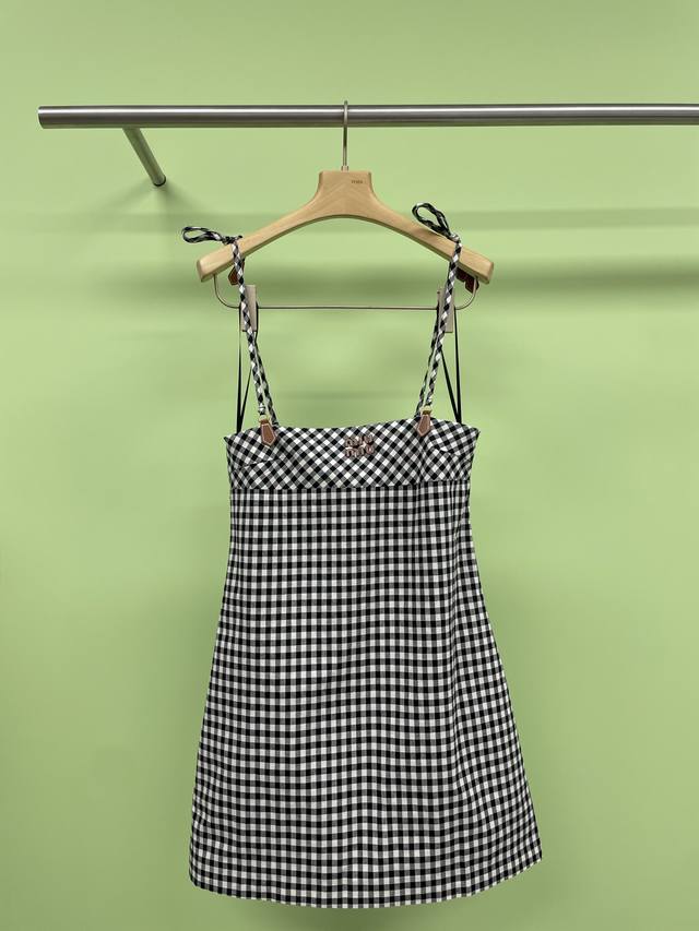 Miumiu2025 spring and summer new black and white plaid skirt with adjustable sho