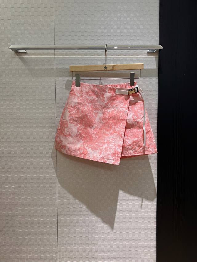 New style recommendation Asymmetric skirt button decoration skirt pants fake two