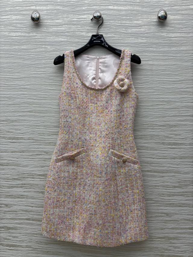 Xiangjia 25 Spring and Summer new colorful woven tweed sleeveless dress. The upp
