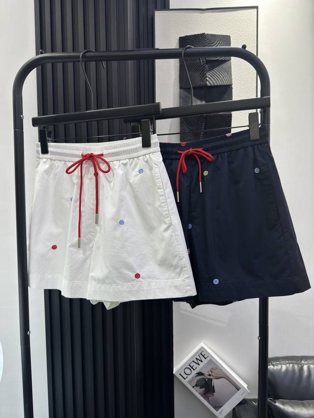 Mm6-New heavy embroidery small circle shorts The fabric is soft and stylish. It