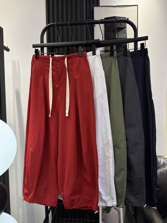 Qoy-New banana pants with label on the back of waist. The fabric is ultra-thin.
