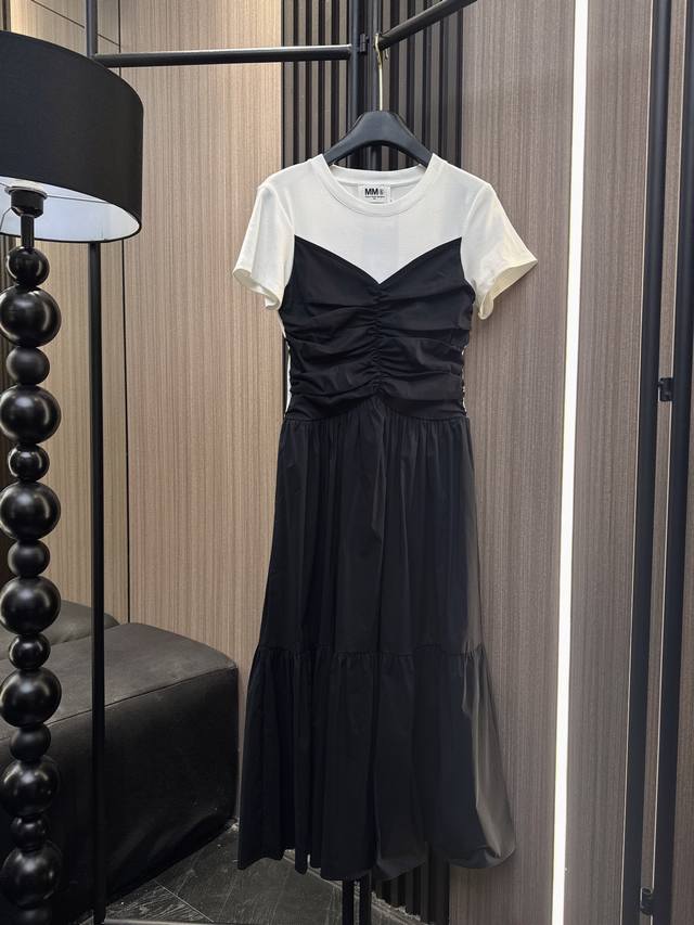 Mm6 2025 new models are on sale, contrasting color stitching fake two-piece dres
