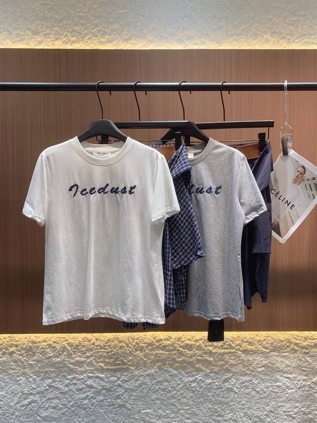 Celine short-sleeved T-shirt + skirt combination can easily create a fashionable