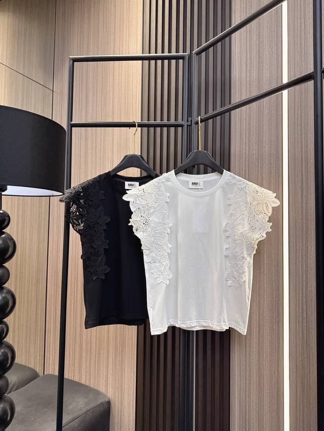 Mm6 2025 new version, round neck T-shirt with water-soluble hollow cuffs, a must