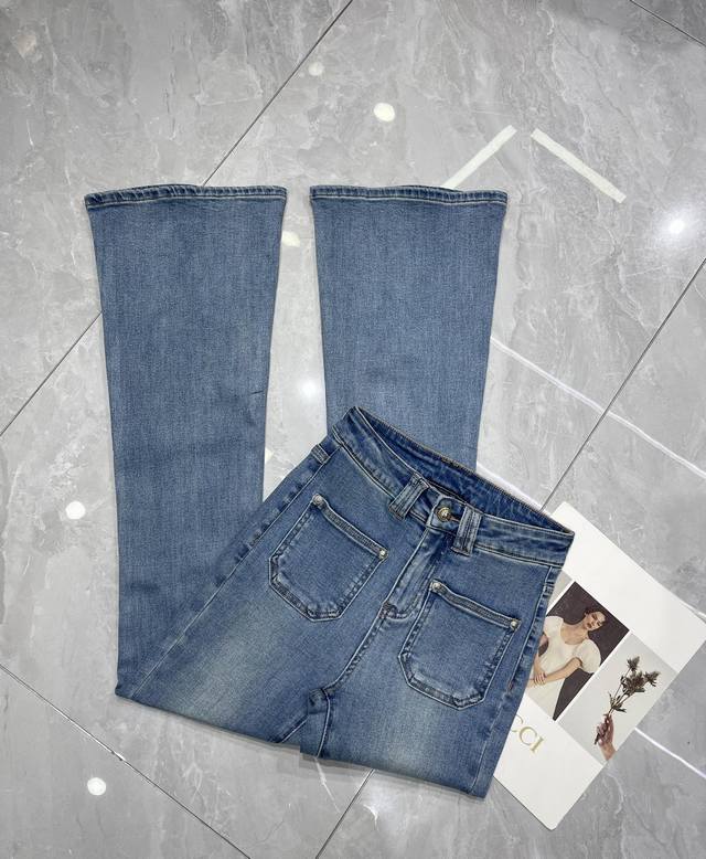 Details of the real shot The super hit bell-bottom pants are here The new bell-b