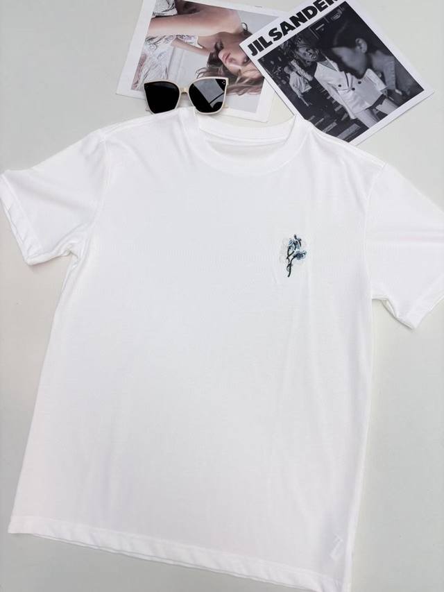 Loewe 2025, new summer design floral embroidered T-shirt. The solid color is an