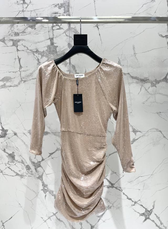 Shengjia off-shoulder puff sleeve sexy pleated dress The unique off-shoulder des