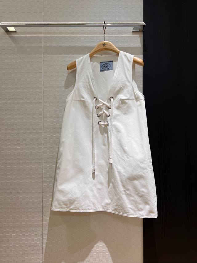 New style deep V lace-up vest dress A-line babydoll skirt Triangular patch logo
