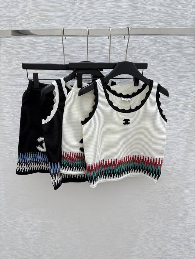 CH's new summer round neck two-piece knitted vest Color: white black Size: 36.38