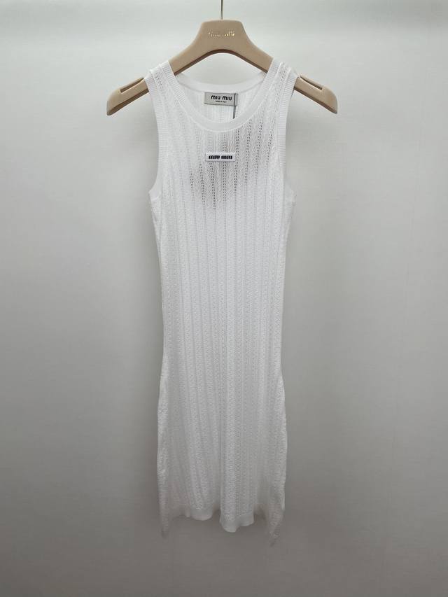Miu 25Ss knitted vest dress is a slim fit, perfectly outlining the body curve an