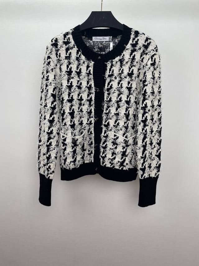 D's contrasting check round neck knitted cardigan is made of black and white woo
