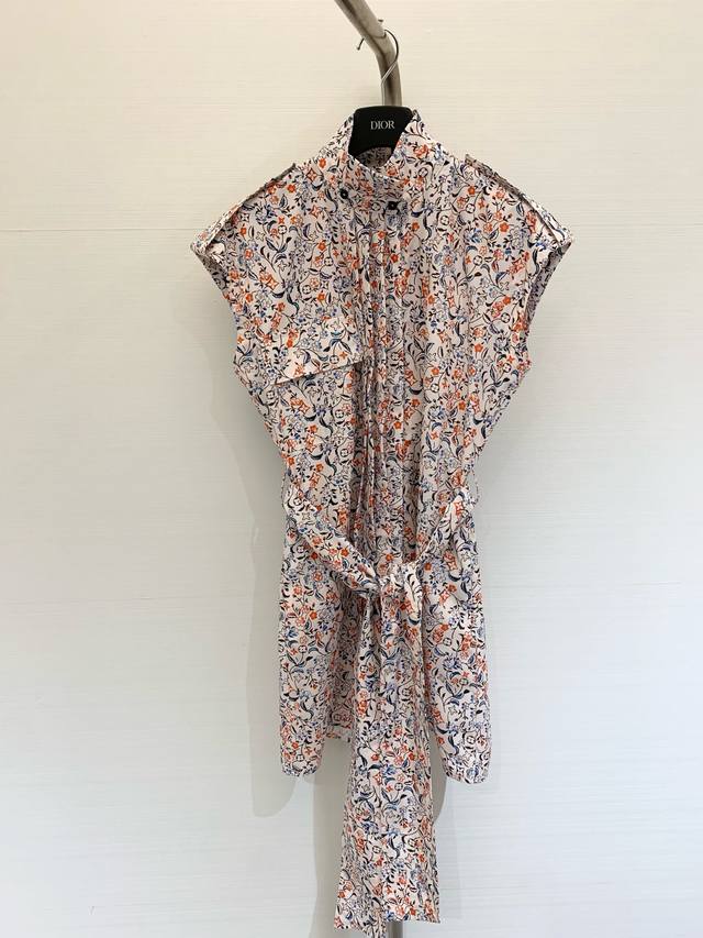 The latest flower print belt dress is made of % polyester fabric. The texture is
