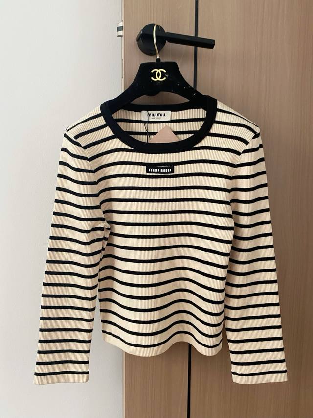New striped long sleeves with logo embellishment, contrasting stripes, embellish